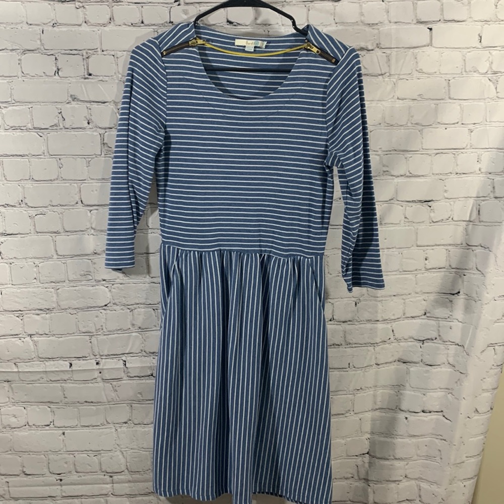 Biden women’s M striped long sleeve dress